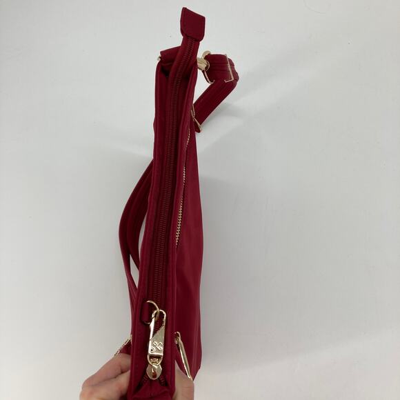 TRAVELON RED WINE SHOULDER BAG WITH GOLD HARDWARE - Picture 4 of 9